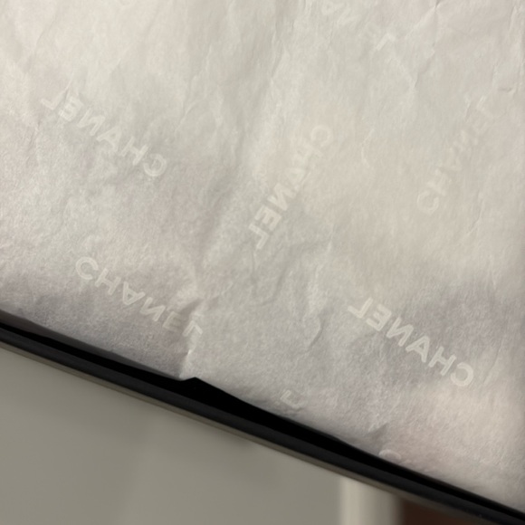 Vintage CHANEL INTERLOCKING CC LOGO SILK SCARF 34" - Picture 4 of 5